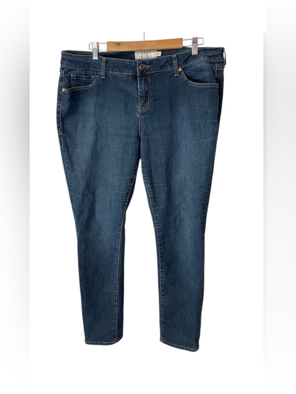 E4- torrid Dark Indigo Skinny Jeans size 18